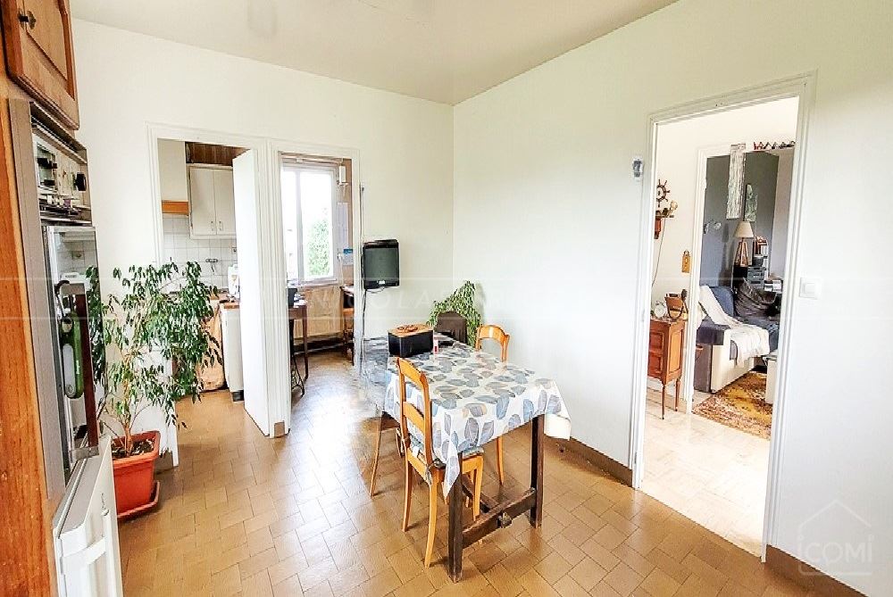 MAISON -